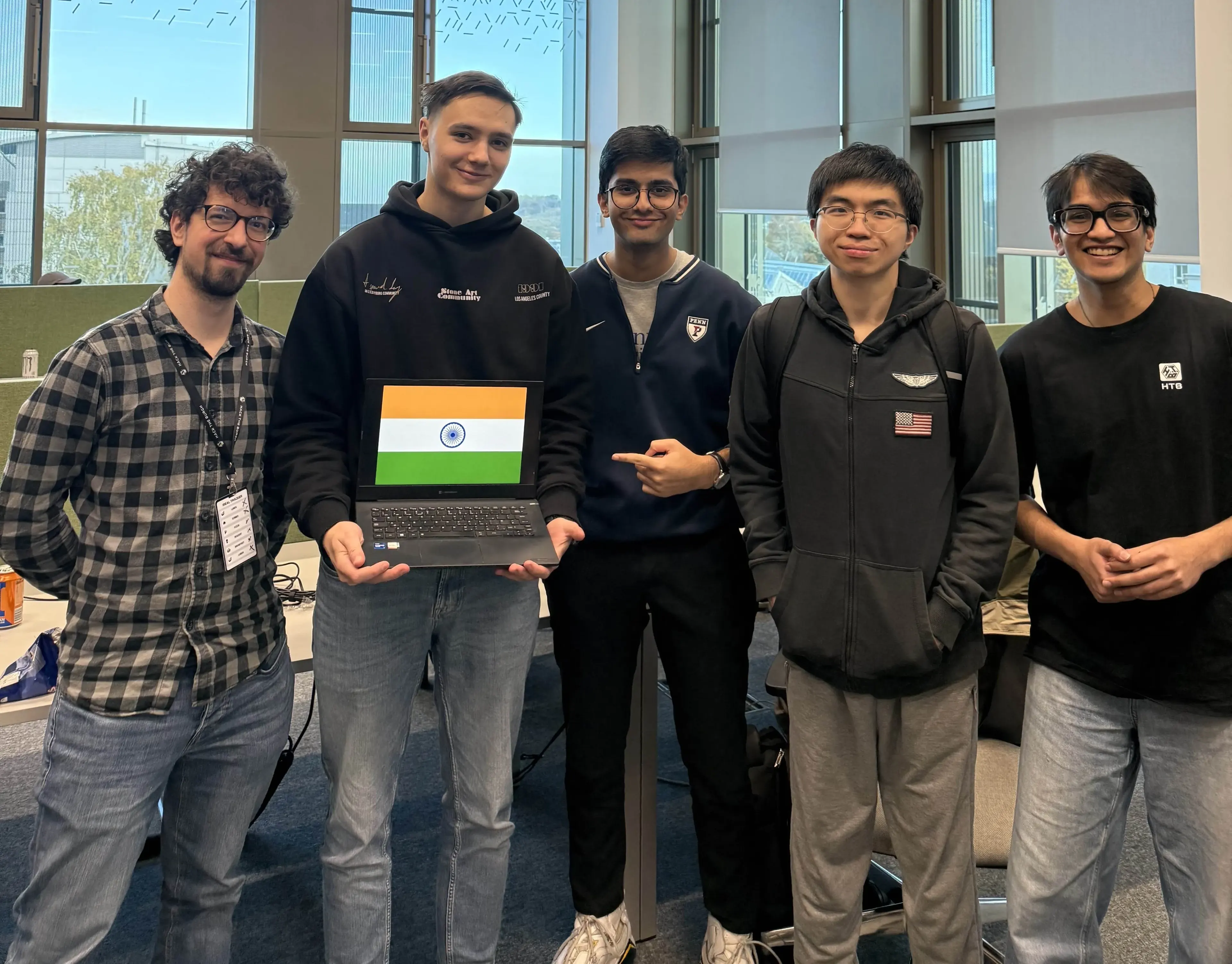 Il team India. Da sinistra a destra: Ernesto Casablanca, Dovydas Latkauskas, Aman Sharma, Hanson Siu ed Hardik Choraria