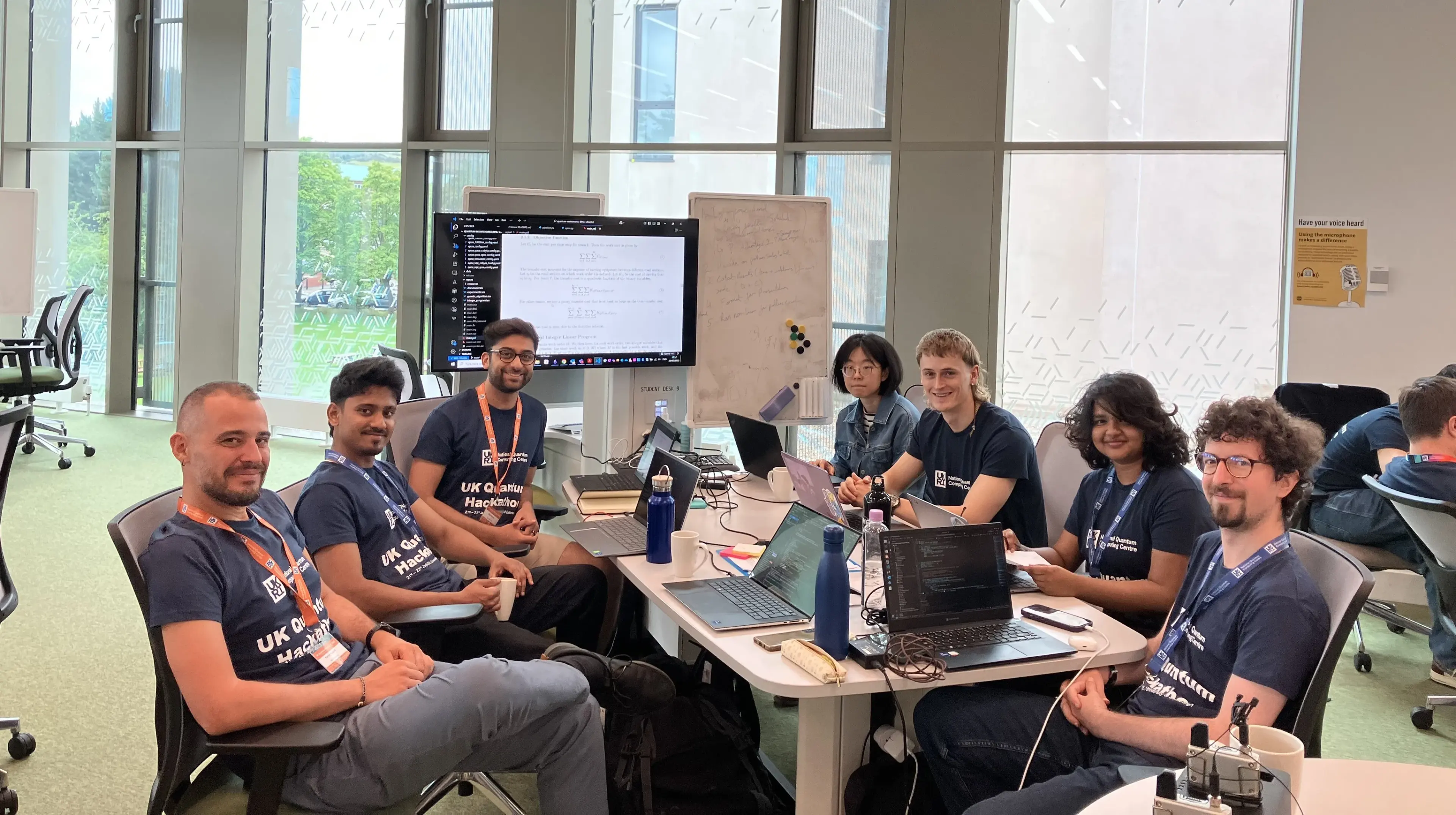 Hackers e mentori. Da sinistra a destra: Marco Caselli, Gokul R, Saad Hamid, Xin Zhao, Oliver Schiffman, Ajmeri Shushmi Chowdhury ed Ernesto Casablanca