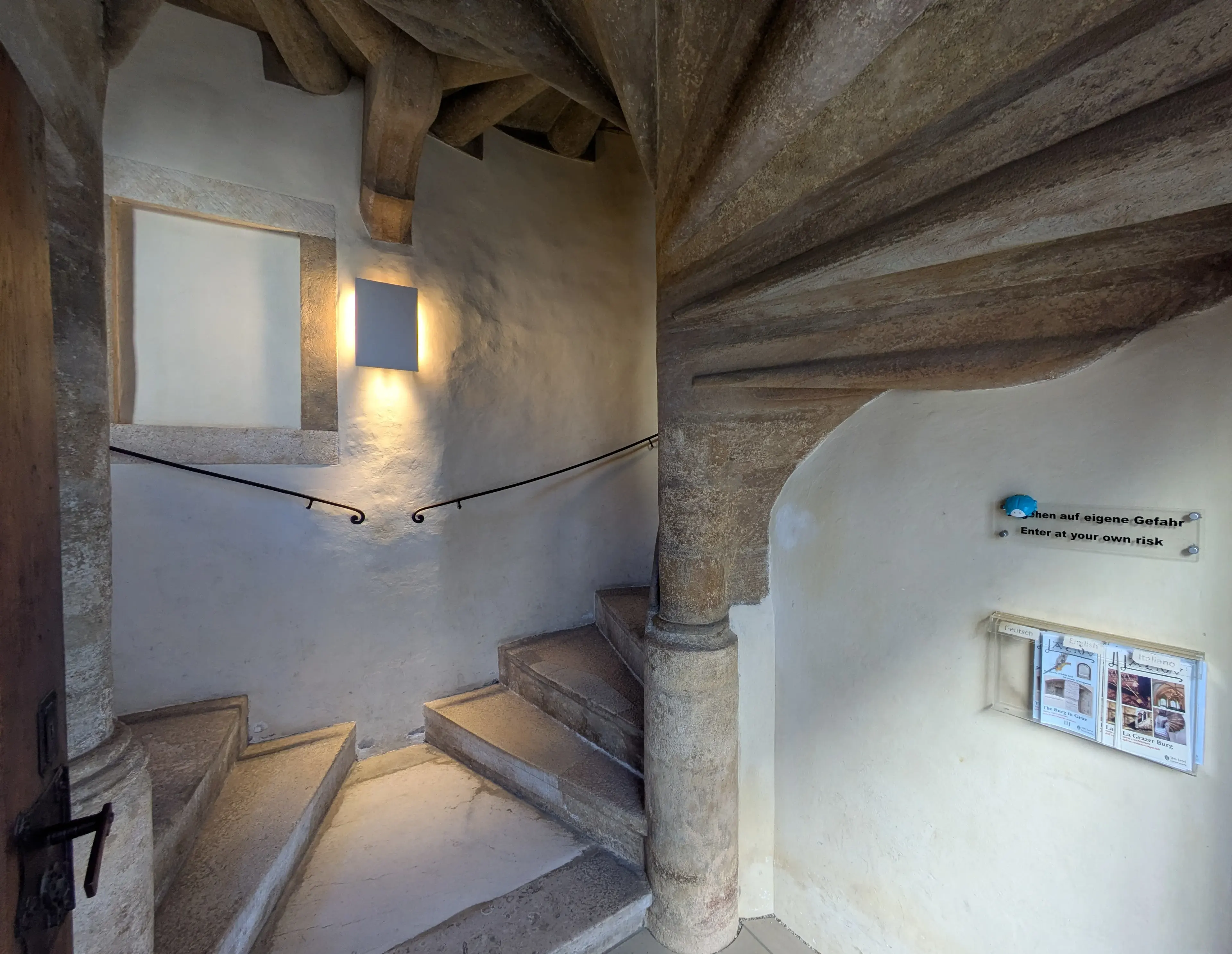 caption: Lasciate ogni speranza o voi che entrate Lasciate ogni speranza o voi che entrate