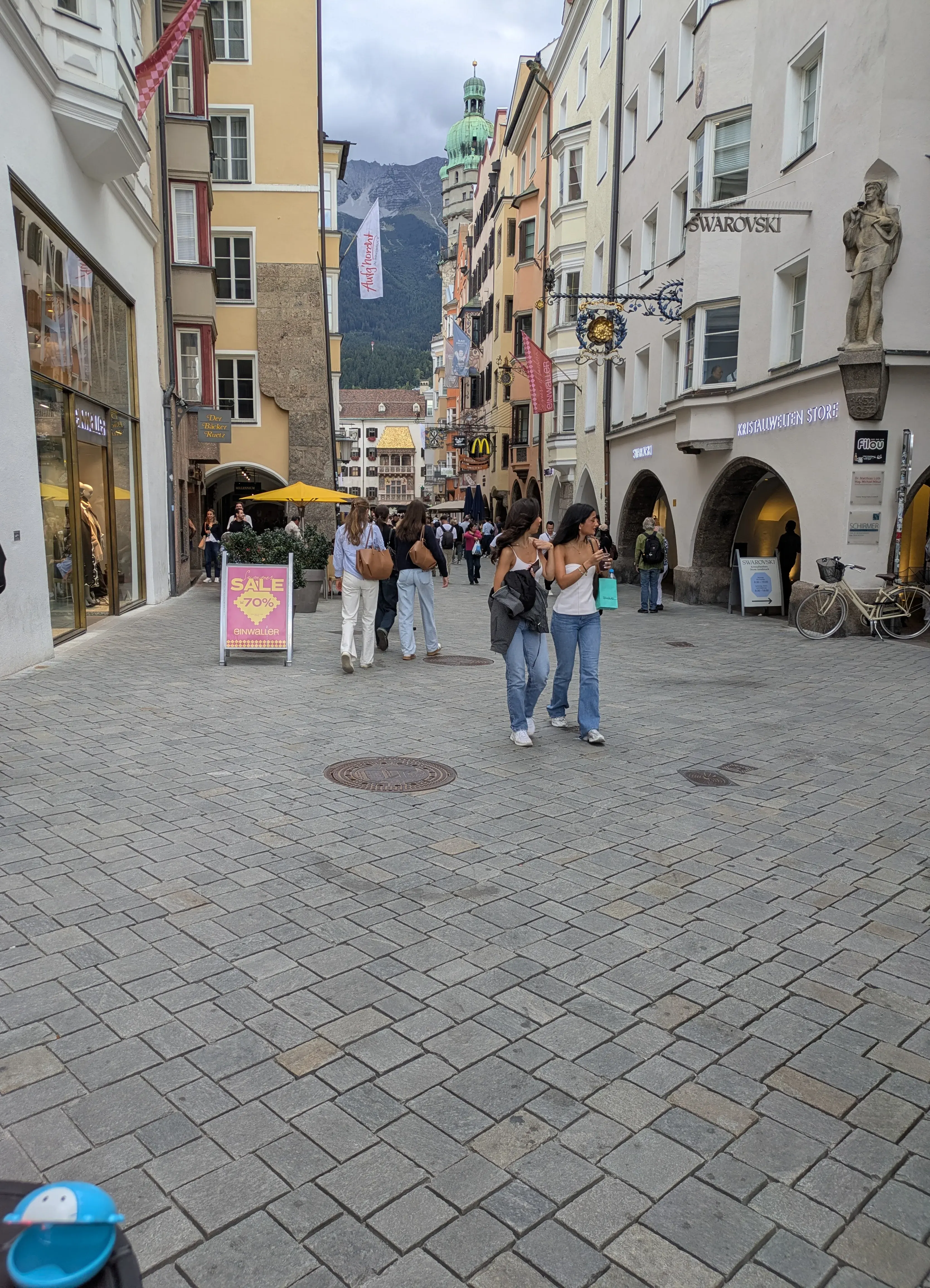 caption: Le montagne aspettano pazienti di manifestarsi in tutta la loro stazza Le montagne aspettano pazienti di manifestarsi in tutta la loro stazza