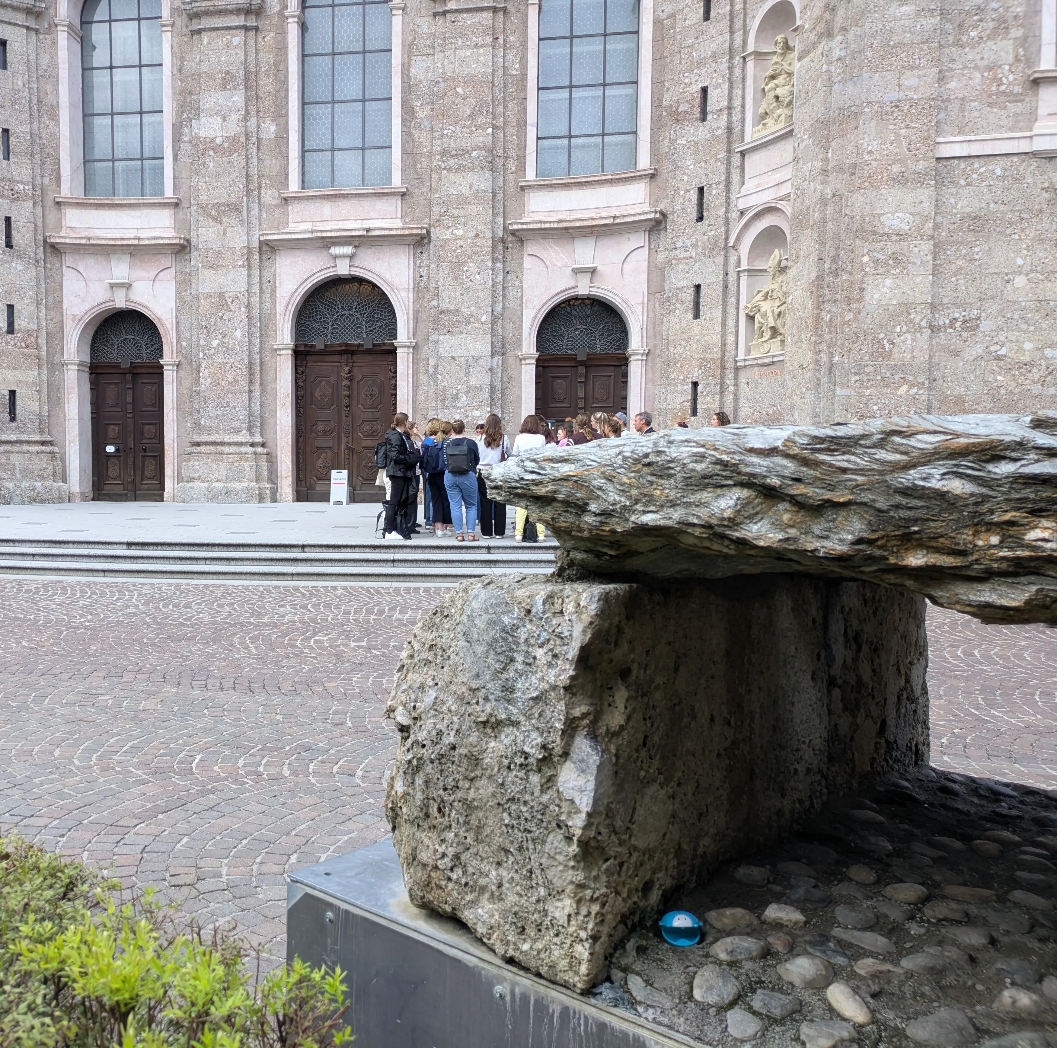 caption: Deep down nelle fognazze si arriva al duomo Deep down nelle fognazze si arriva al duomo
