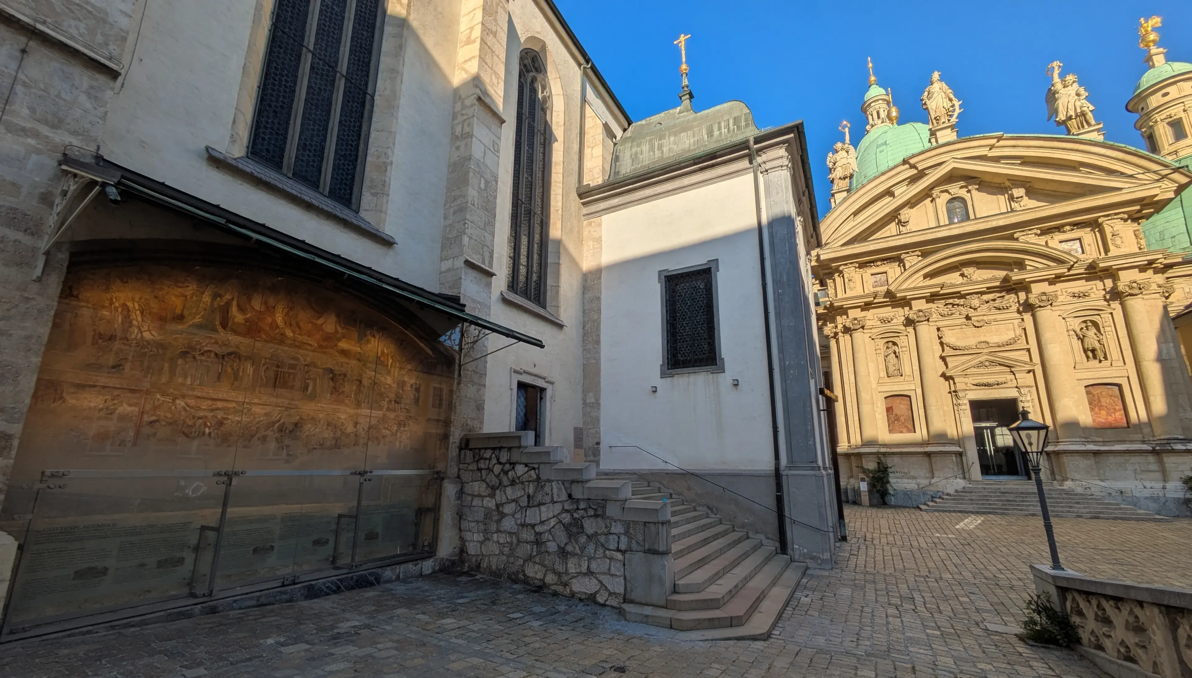 caption: Fra mausolei, peste, turchi, e cattedrali Fra mausolei, peste, turchi, e cattedrali